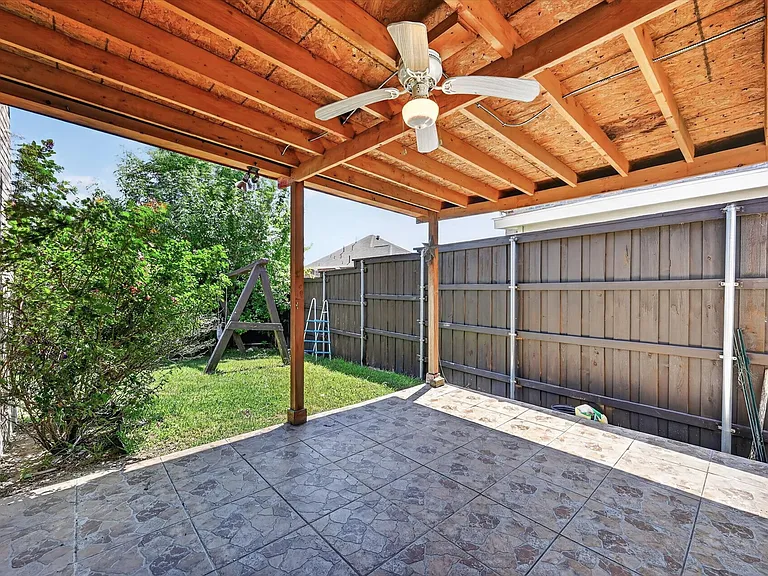 2328 Hunters Run Dr — Photo 29