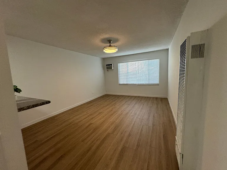 14220 Burbank Blvd — Photo 19