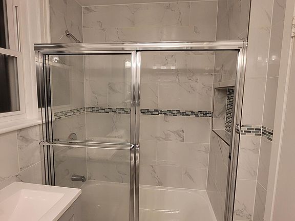 4th image of 1325 Adee Ave APT 2