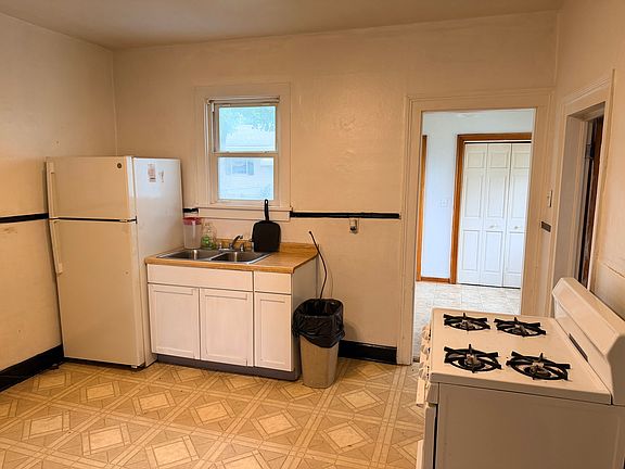 4th image of 403 9th St