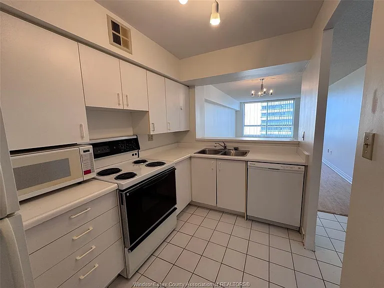 75 Riverside Dr E #406 — Photo 6