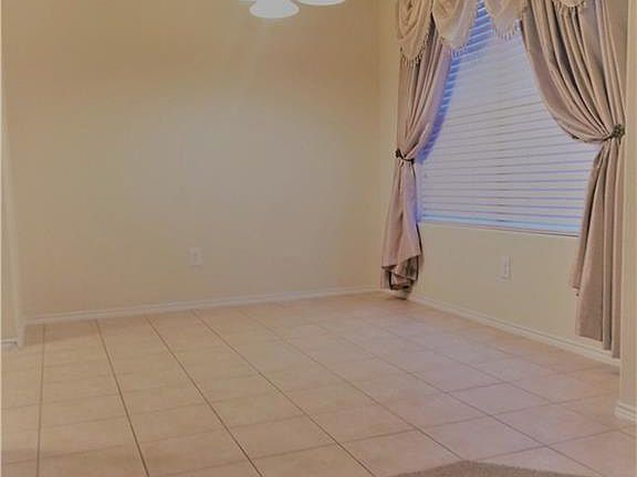 4th image of 7433 Lazy Spur Blvd