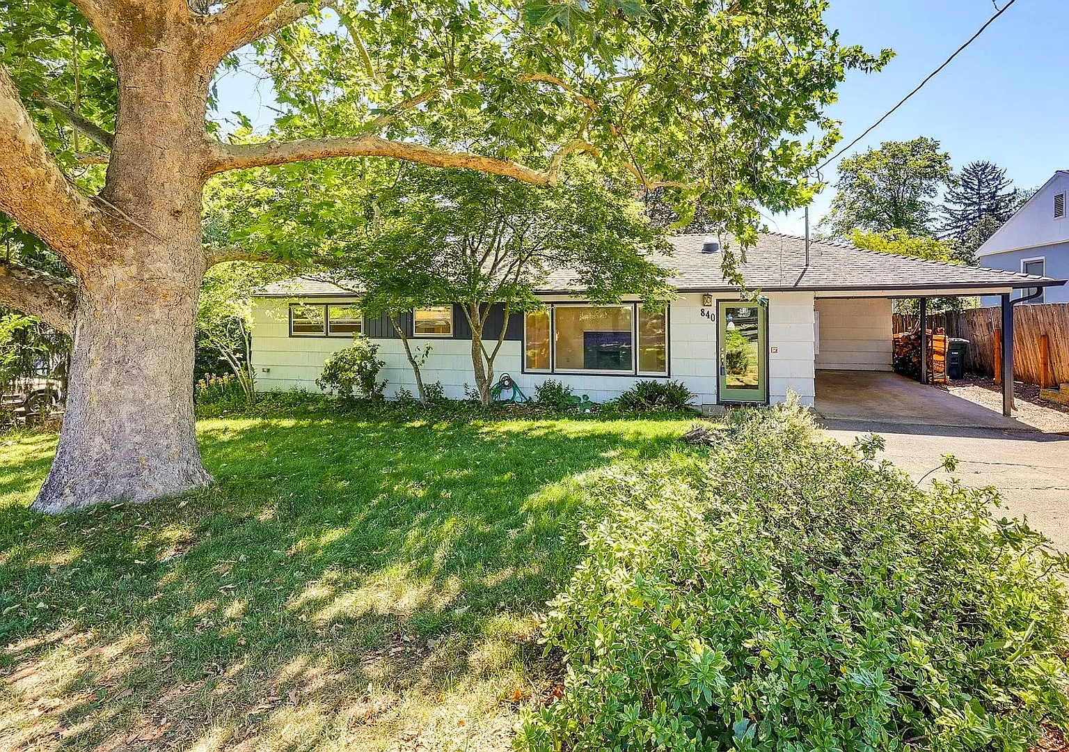 Three bedroom house with large gardens & living space | Available Now — Photo 1