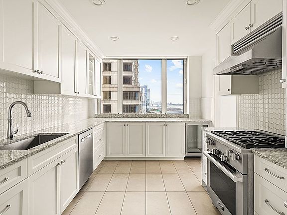 4th image of 220 Riverside Blvd APT 15J