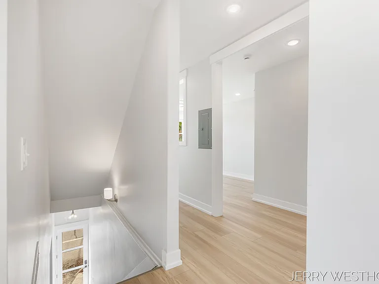 715 Butterworth St SW #4 — Photo 4