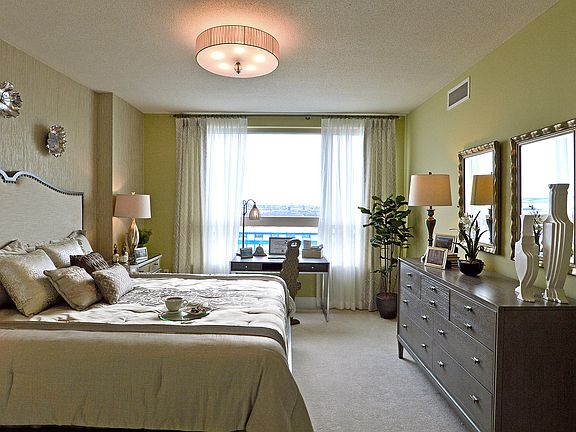 2nd image of 717 S Columbus Blvd #1OIR09