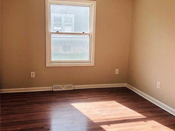 5th image of 125 Germania Ave