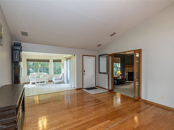 4th image of 2866 Shakespeare Ln