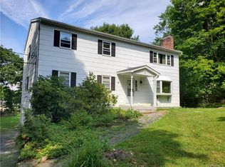 30 Garden Rd, Mahopac, NY 10541