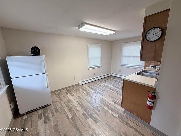4th image of 1545 Main St