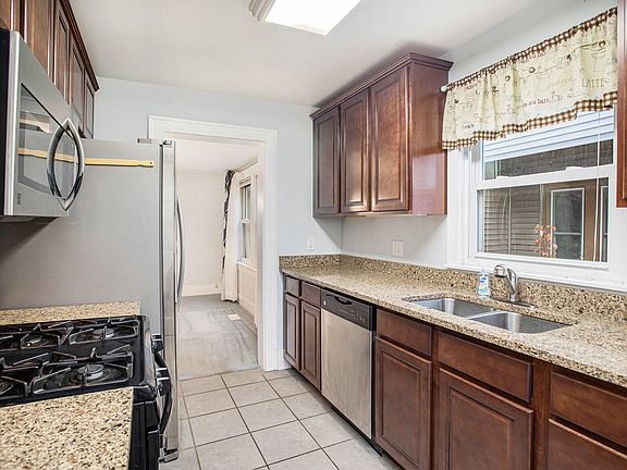 4th image of 77 Rose St