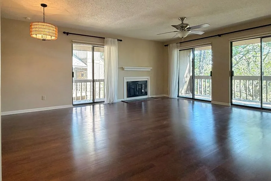 2 bed, 1062 sqft, $1,550 — Photo 3