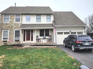 8 Bridal Rose Ct, Newtown, PA 18940