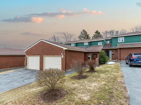 40 Braemount Dr, Halifax, NS B3M 3P3