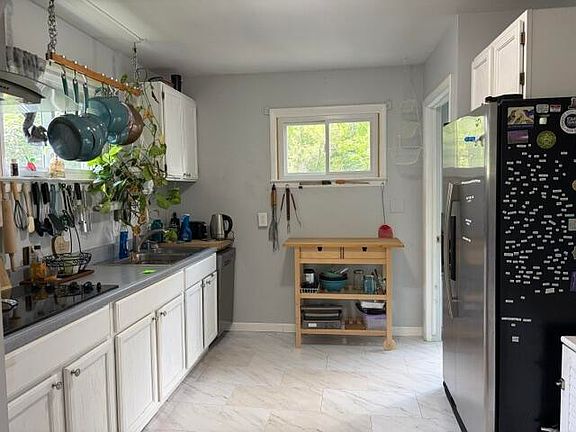 4th image of 1334 Harpst St