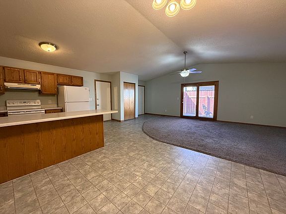 3rd image of 155 Wintergreen Dr