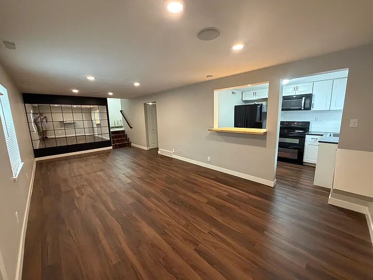 681 E Abbottsford Ct — Photo 2