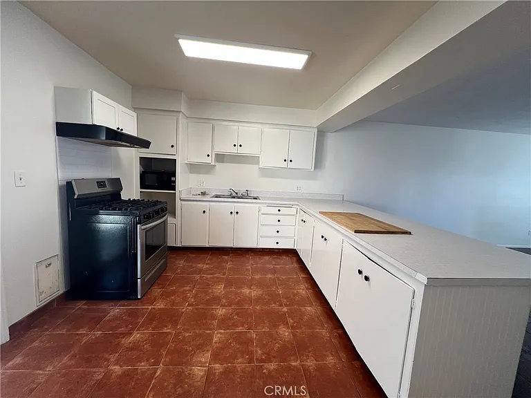 1152 N West St — Photo 4