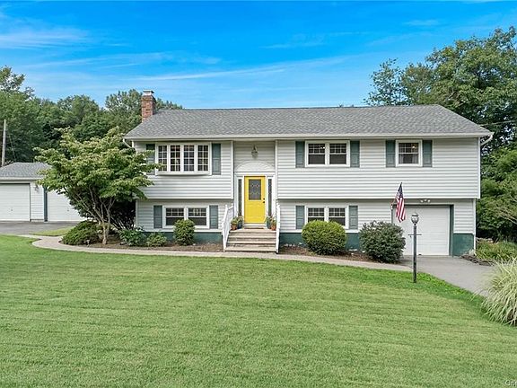 3rd image of 30 Hawthorne Dr