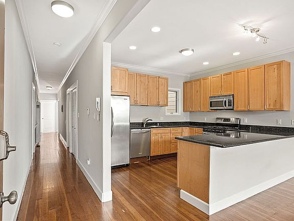 2nd image of 645 Minna St