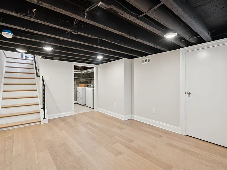 1822 N Mascher St — Photo 13