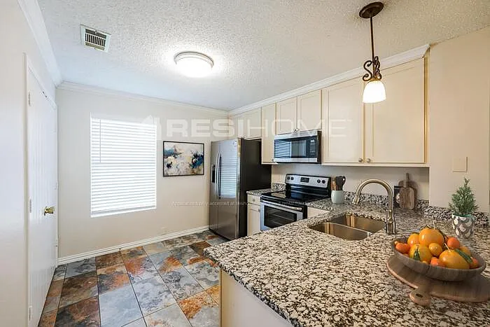 9720 Brierwyck Dr — Photo 3