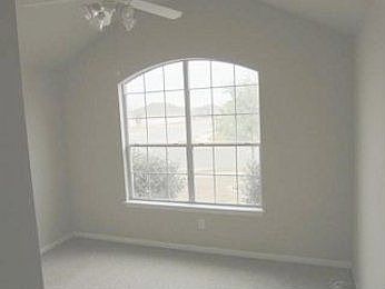 5th image of 920 Windsor Castle Dr