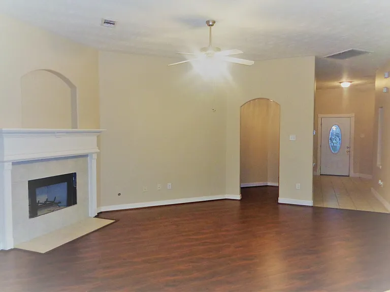 19017 Hammer Ln — Photo 3