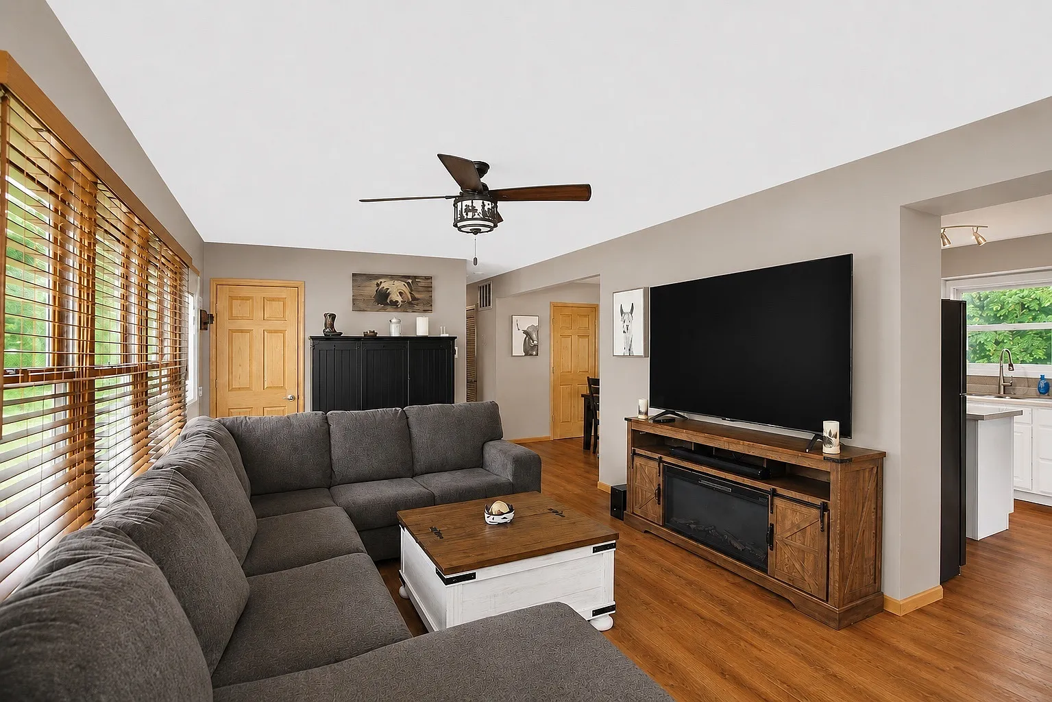 3 bed, 1200 sqft, $2,750 — Photo 4