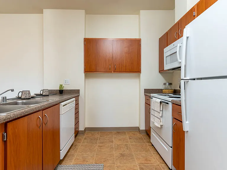 Center Pointe | Two Bedroom Kitchen