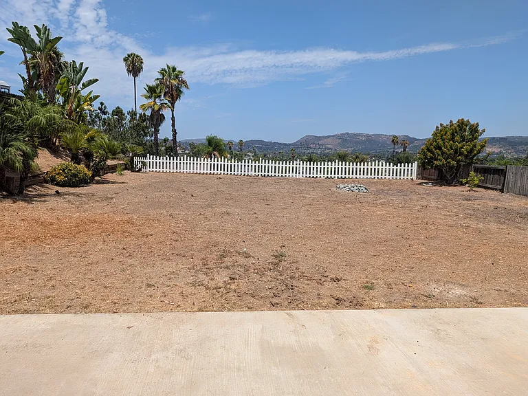 1642 Jeffrey Ave — Photo 12