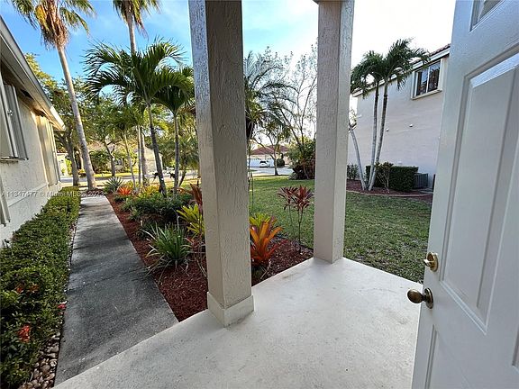 5th image of 1396 Camellia Cir