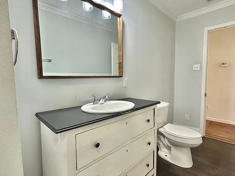 421 S Van Buren St — Photo 11