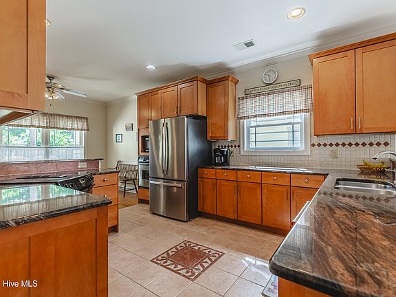 3rd image of 602 Planters Ridge Drive