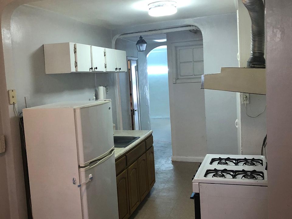 2nd image of 30 Bay 28th St Fl 1