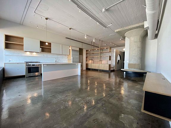 4th image of 410-1855 Industrial St #410