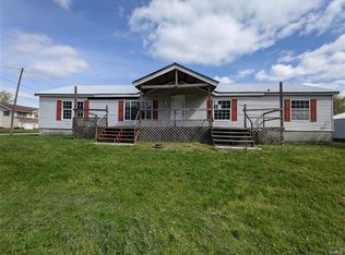 511 W Center St, Sorento, IL 62086
