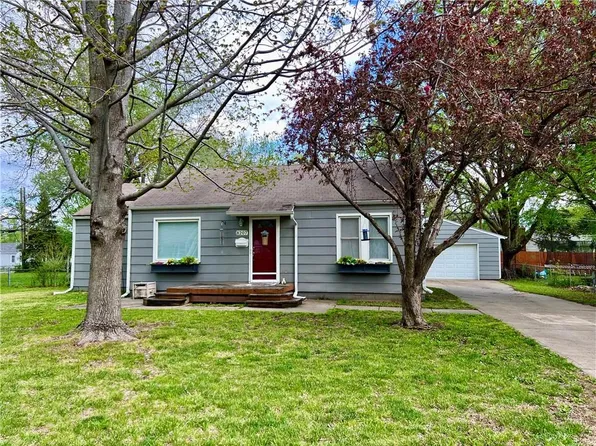 8207 Hemlock St, Overland Park, KS 66204