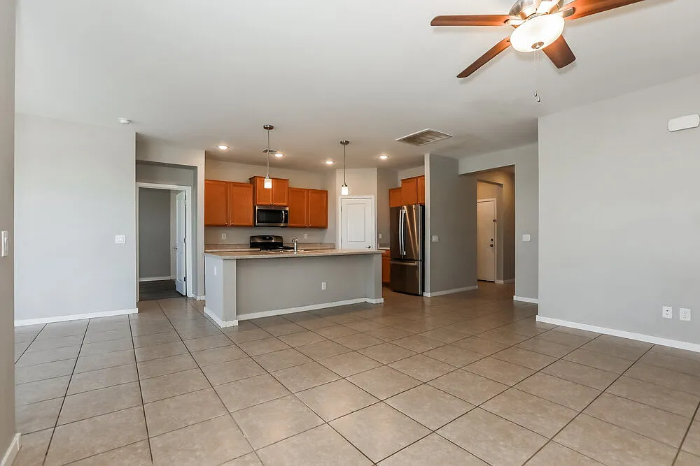 3 bed, 2.0 bath, 1613 sqft, $1,895 — Photo 4
