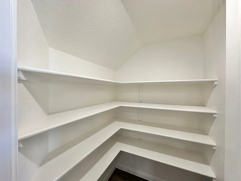 5913 Betty Lou Dr — Photo 12