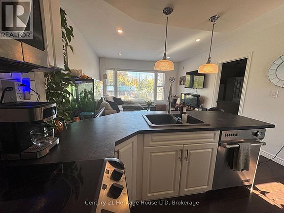 3rd image of 371 Ridge Rd N