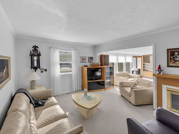 5th image of 4454 Lawson Dr