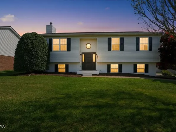 200 Crystal Springs Cir, Johnson City, TN 37615