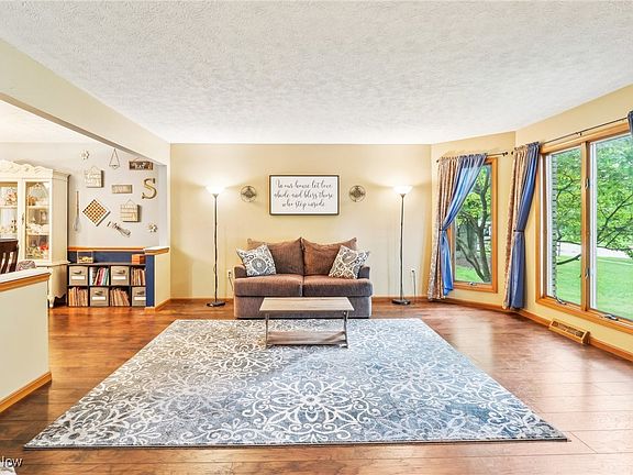5th image of 21159 Jonathan Dr