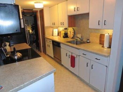 2nd image of 906 Spruce Street # 8 Fl 1ST