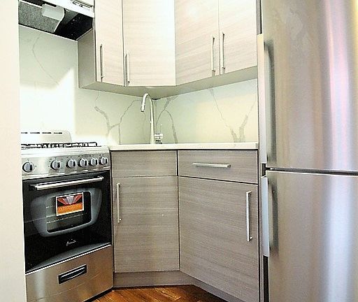 3rd image of 247 Jefferson Ave #2