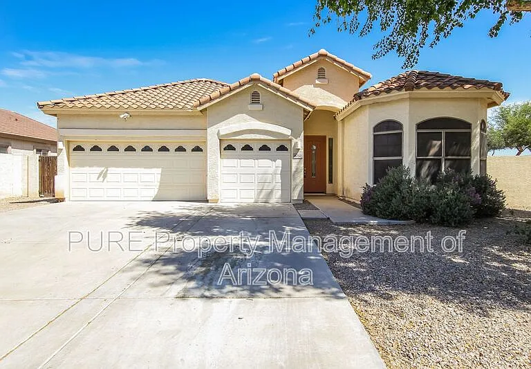 8752 W Frier Dr — Photo 2