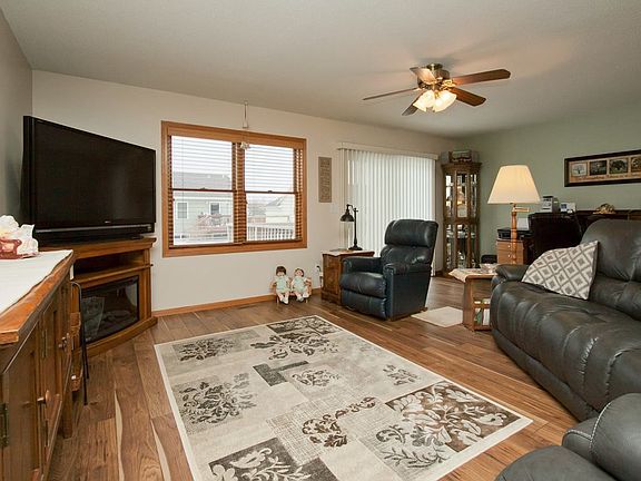 3rd image of 110 Bear Creek Ct