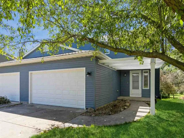 2102 Holiday Rd, Coralville, IA 52241