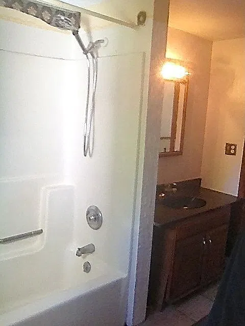 House 1st Floor Bath